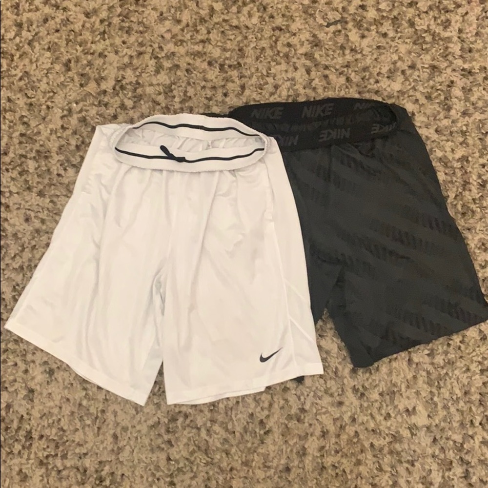 (2) Men’s NIKE shorts